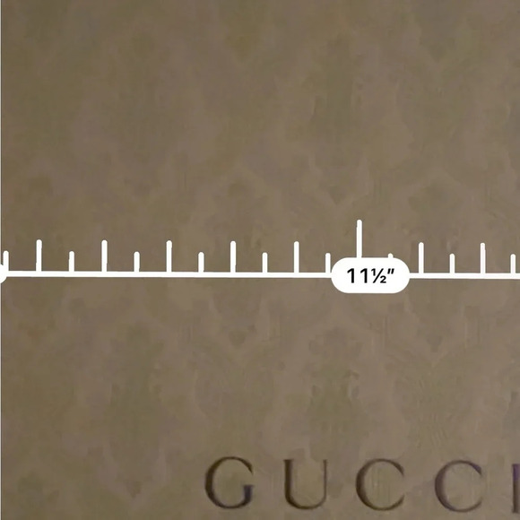 AUTHENTIC MEDIUM GARMENT BOX GREEN PAISLEY TEXTURED WITH TISSUE PAPER - Picture 7 of 8